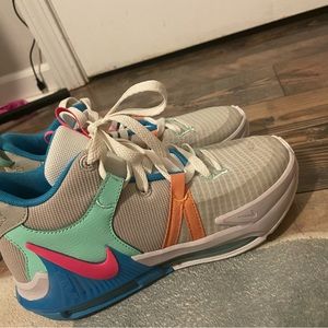 LeBron Witness 6